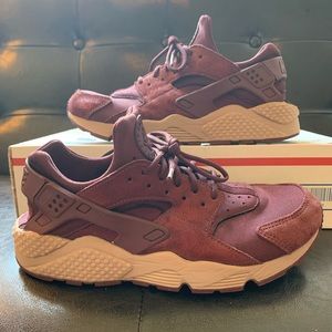 Nike Air Huarache Run ‘Burgundy Crush’